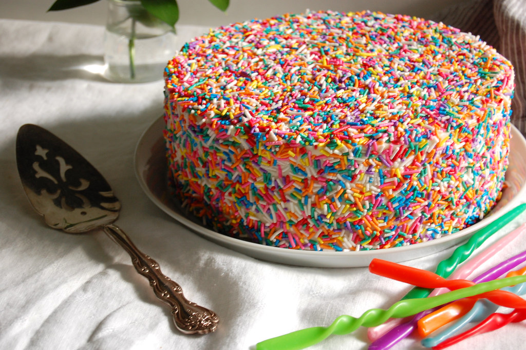 Create an extraordinary delight from ordinary cakes with themed sprinkles